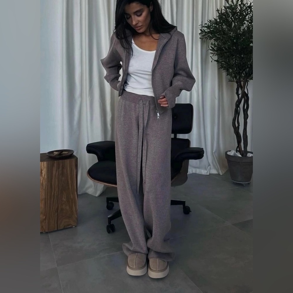 Cozy and Stylish Women’s Tracksuits